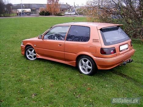 Toyota Corolla **SOLGT** - bemærk farve forskellen fra det første billed.. den har lidt effekter billede 8