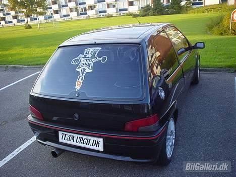 Peugeot 106 rallye 1,3 (SOLGT) - så kom der et team urgh logo på bilen, man kan også se de tonede ruder. billede 13