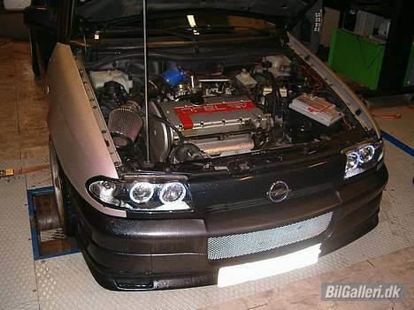 Opel .Astra f GSi 16v Turbo - Billede under rulningen ved DL auto.. ( Den gamle motor 163 hk og 215 Nm ) billede 7