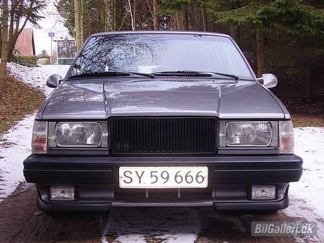 Volvo 740 tic.    solgt - min nye grill billede 1