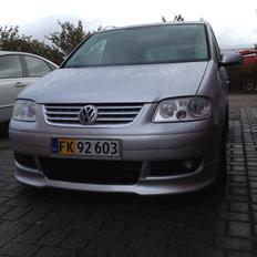 VW Touran 2.0 TDI    - TOTAL SKADET!