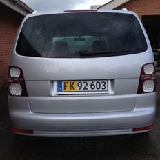 VW Touran 2.0 TDI    - TOTAL SKADET!