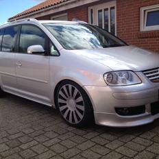 VW Touran 2.0 TDI    - TOTAL SKADET!