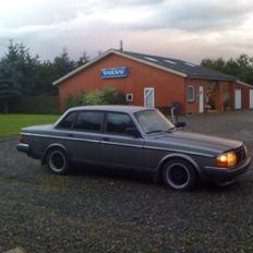 Volvo 240 GLE INJECTION Solgt