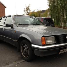 Opel Rekord 2,2I BERLINA