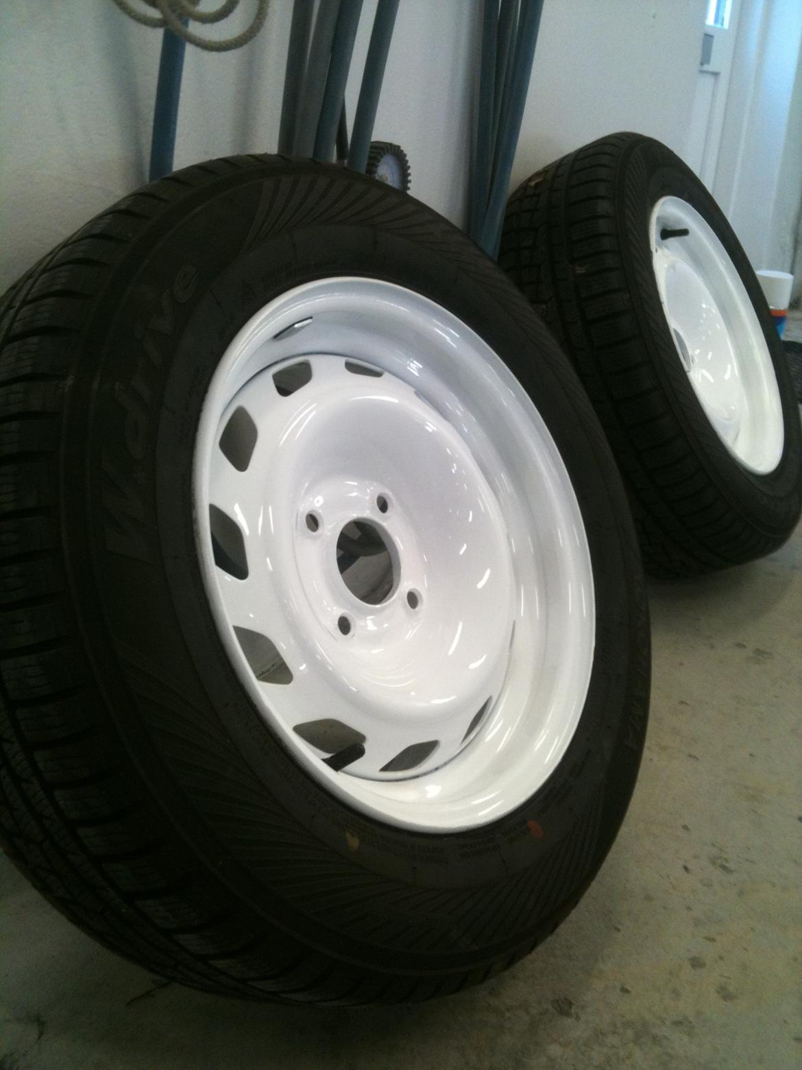 Peugeot 106 Rallye 1,3 - vinterhjul, står dog med helt nye michelin dæk ;) billede 15