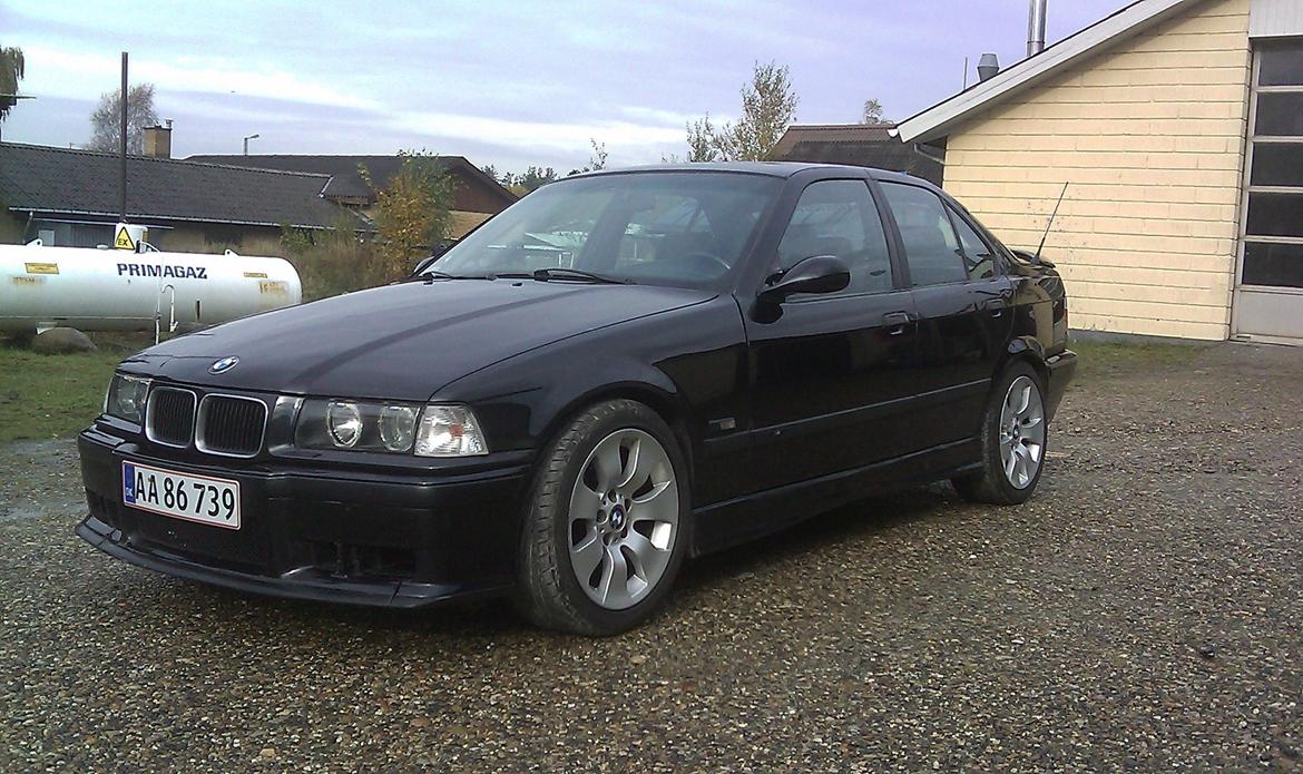 BMW 325i billede 1