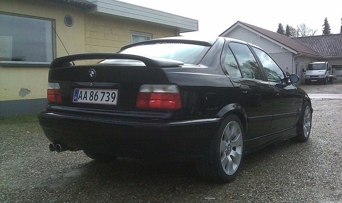 BMW 325i billede 2