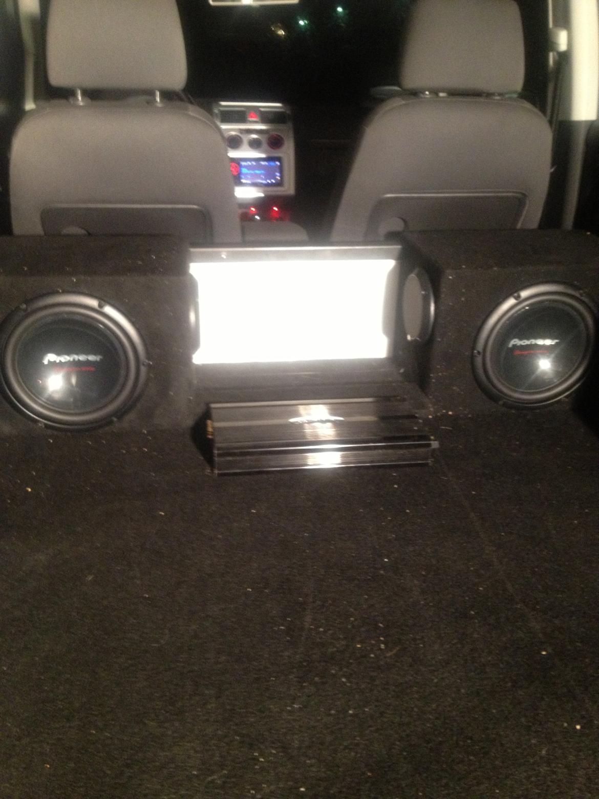 VW Touran 2.0 TDI    - TOTAL SKADET! billede 7