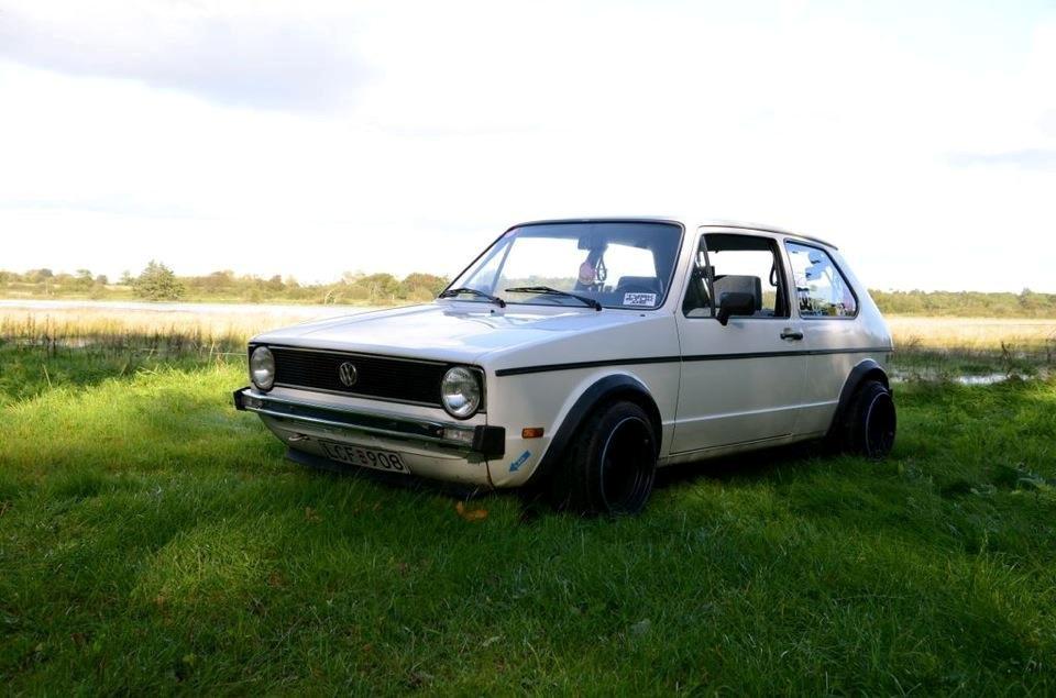 VW Golf 1 1,6 aut. - Billedet er taget inden bilen blev sænket og fik danske plader på. billede 6
