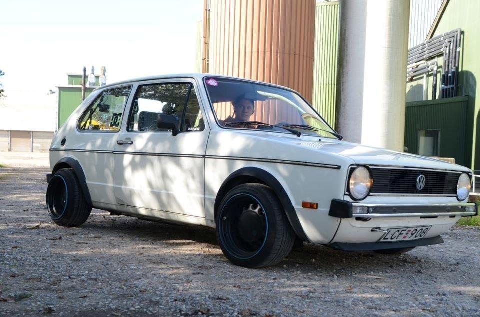 VW Golf 1 1,6 aut. - Billedet er taget inden bilen blev sænket og fik danske plader på. billede 8