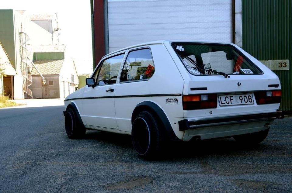 VW Golf 1 1,6 aut. - Billedet er taget inden bilen blev sænket og fik danske plader på. billede 12