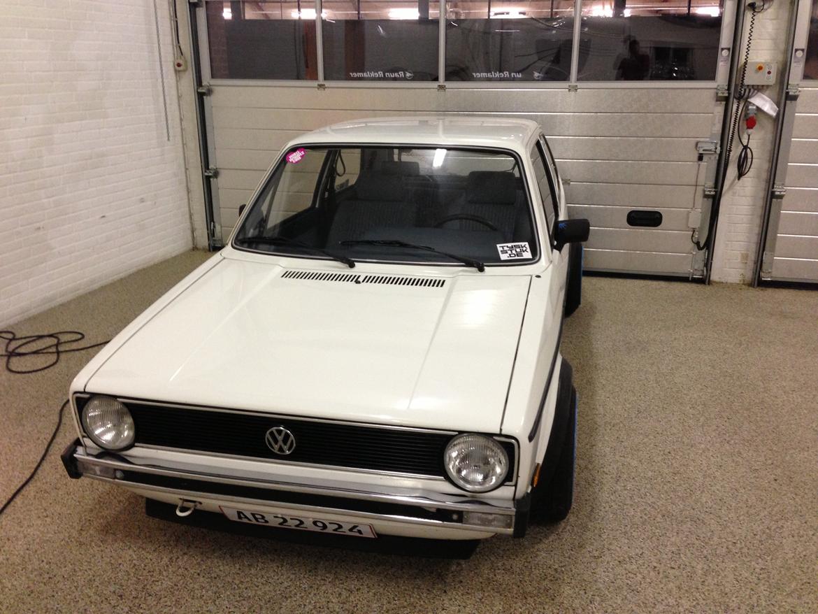 VW Golf 1 1,6 aut. - Nypoleret. Det pyntede. billede 3