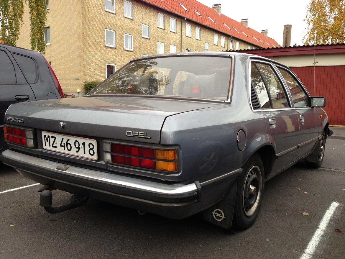 Opel Rekord 2,2I BERLINA - Design a la 1981 billede 5