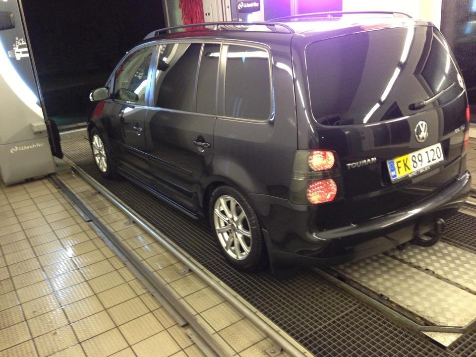 VW Touran 2.0 TDI comfortline ( Totalskadet ) - så fik vi vintersko på nu :-)  billede 14