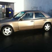 Mercedes Benz W124 300 E