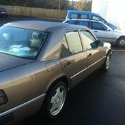 Mercedes Benz W124 300 E