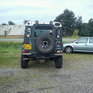 Land Rover Defender 90"
