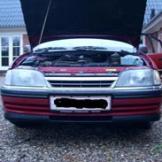 Opel Omega A 2.0i 8v
