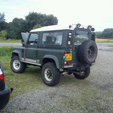 Land Rover Defender 90"