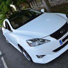 Lexus IS220D