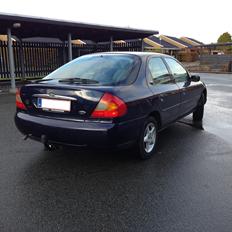 Ford Mondeo 1,8, Flair