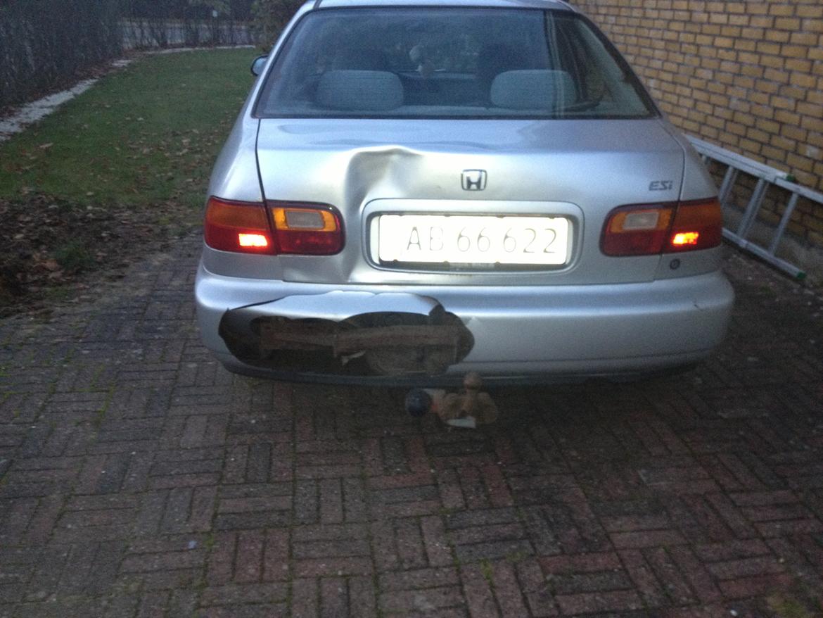Honda Civic 1,6 ESi - En der ikke lige kiggede før han bakkede ind i os /; billede 14