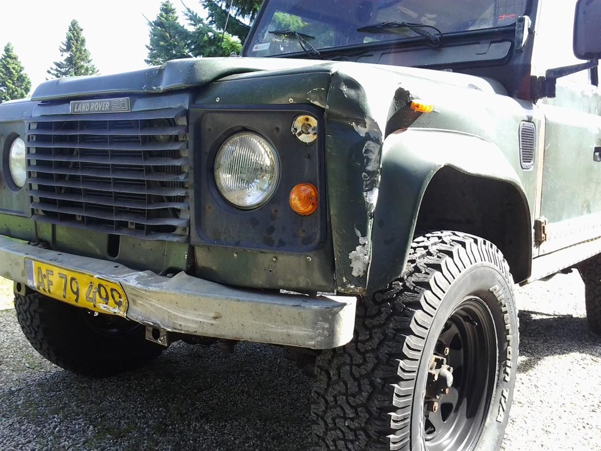 Land Rover Defender 90" - Efter sammenstødet med en lille Toyota .. billede 6