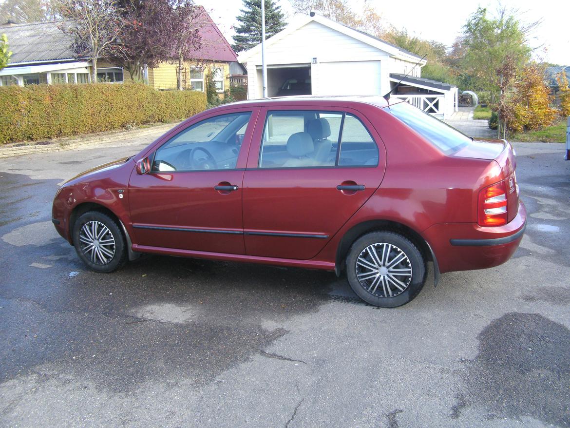 Skoda fabia sedan - sådan så den ud da jeg fik den. er sket ledt siden. billede 1