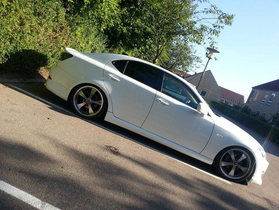 Lexus IS220D billede 3