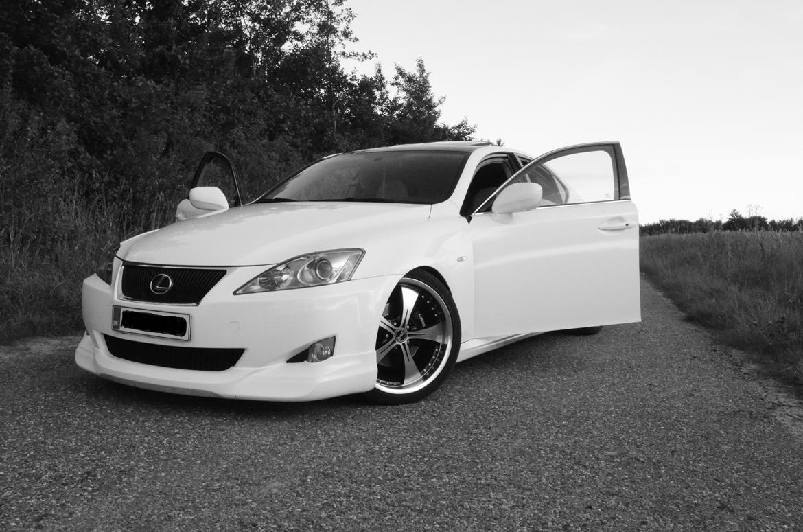 Lexus IS220D billede 6