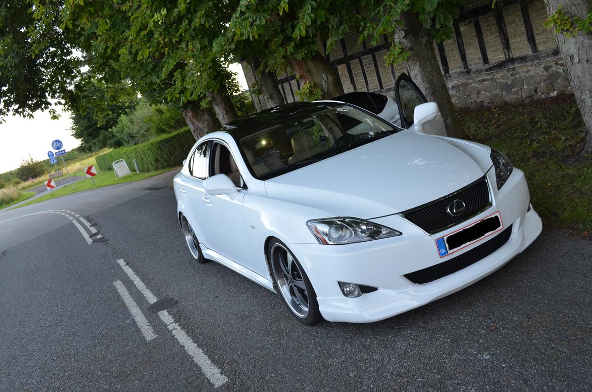 Lexus IS220D billede 9