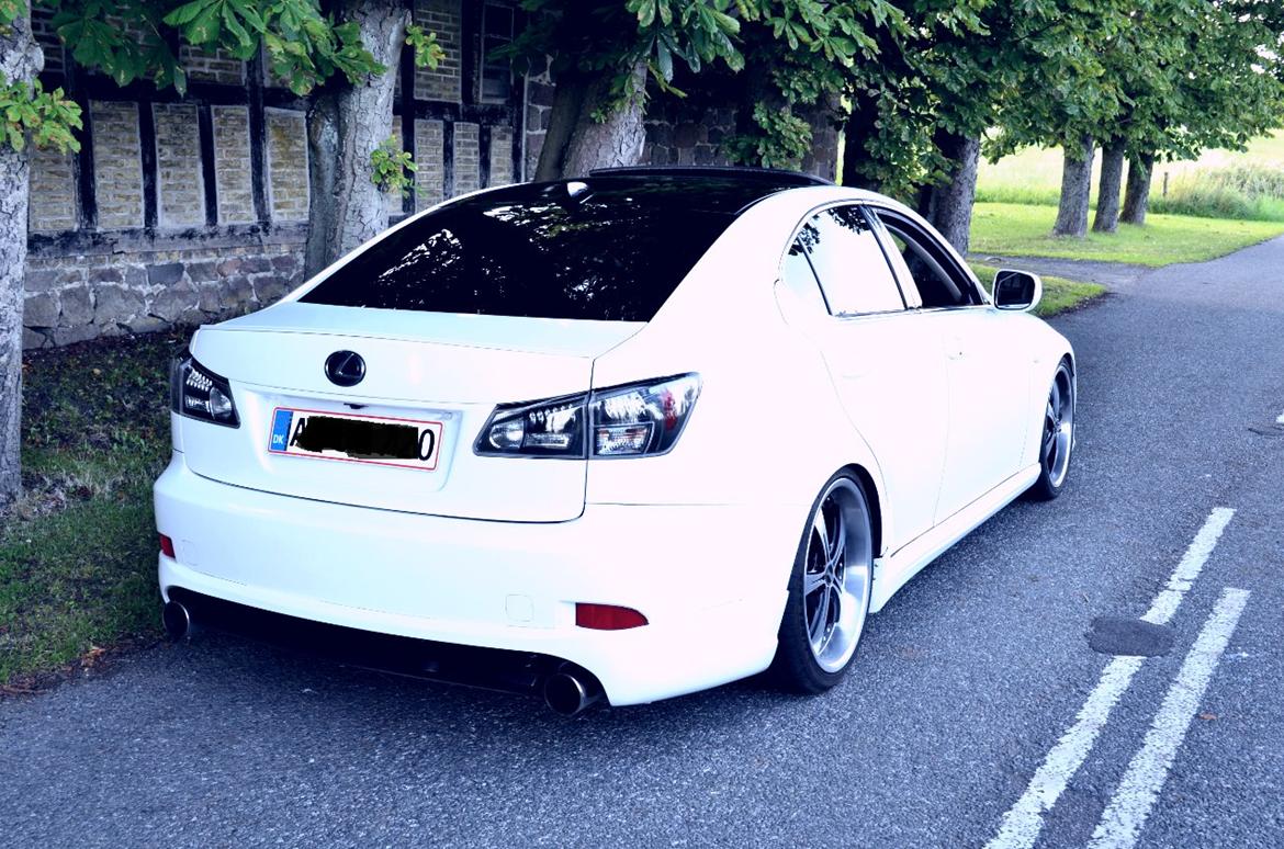 Lexus IS220D billede 14