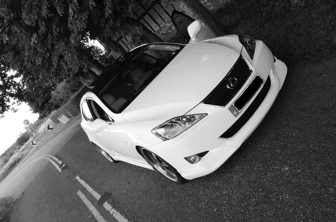 Lexus IS220D billede 15