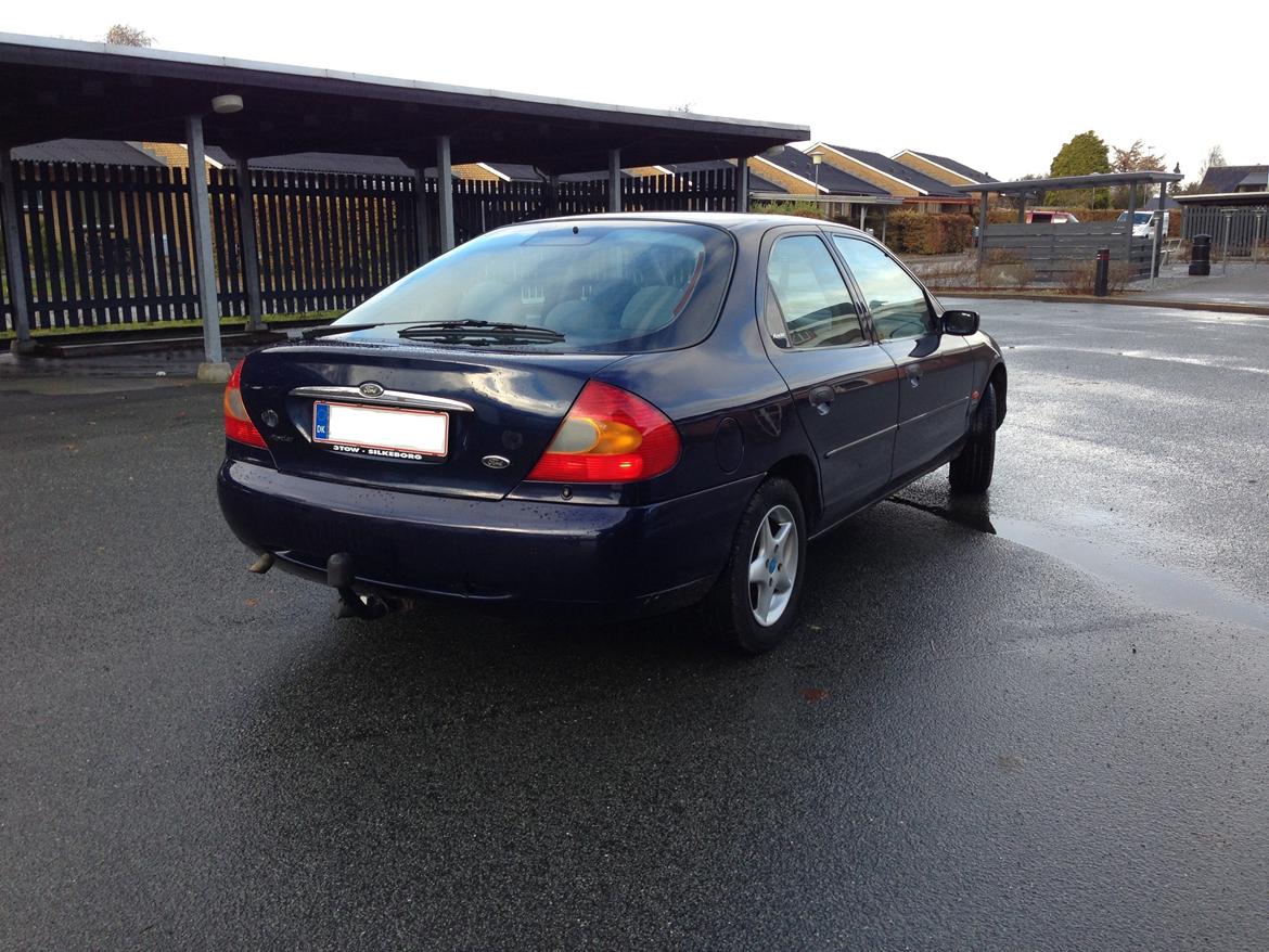 Ford Mondeo 1,8, Flair billede 2