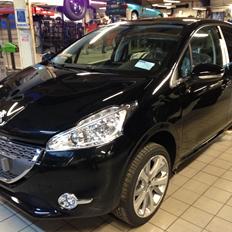 Peugeot 208 Allure 1,6 eHDI 5D