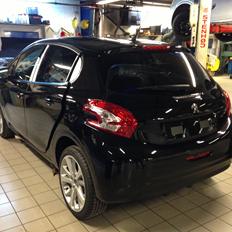 Peugeot 208 Allure 1,6 eHDI 5D