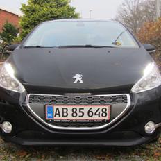 Peugeot 208 Allure 1,6 eHDI 5D