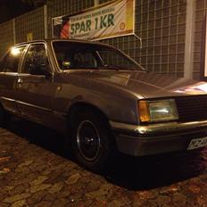 Opel Rekord 2,2I BERLINA