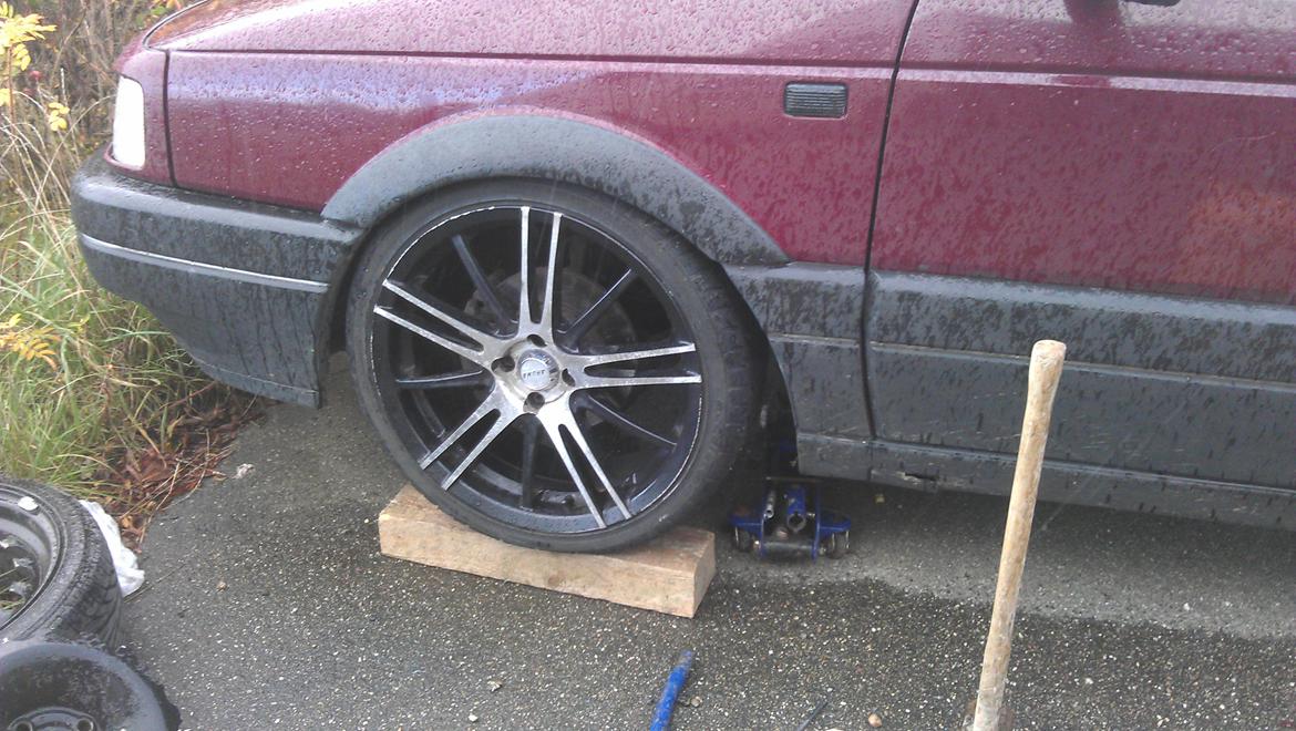 VW Passat 1,6 TD GT Kombi - 7,5x18 et 40 med 215/35-18 dæk
og folk siger der ikke kan være 18" på en passat billede 14