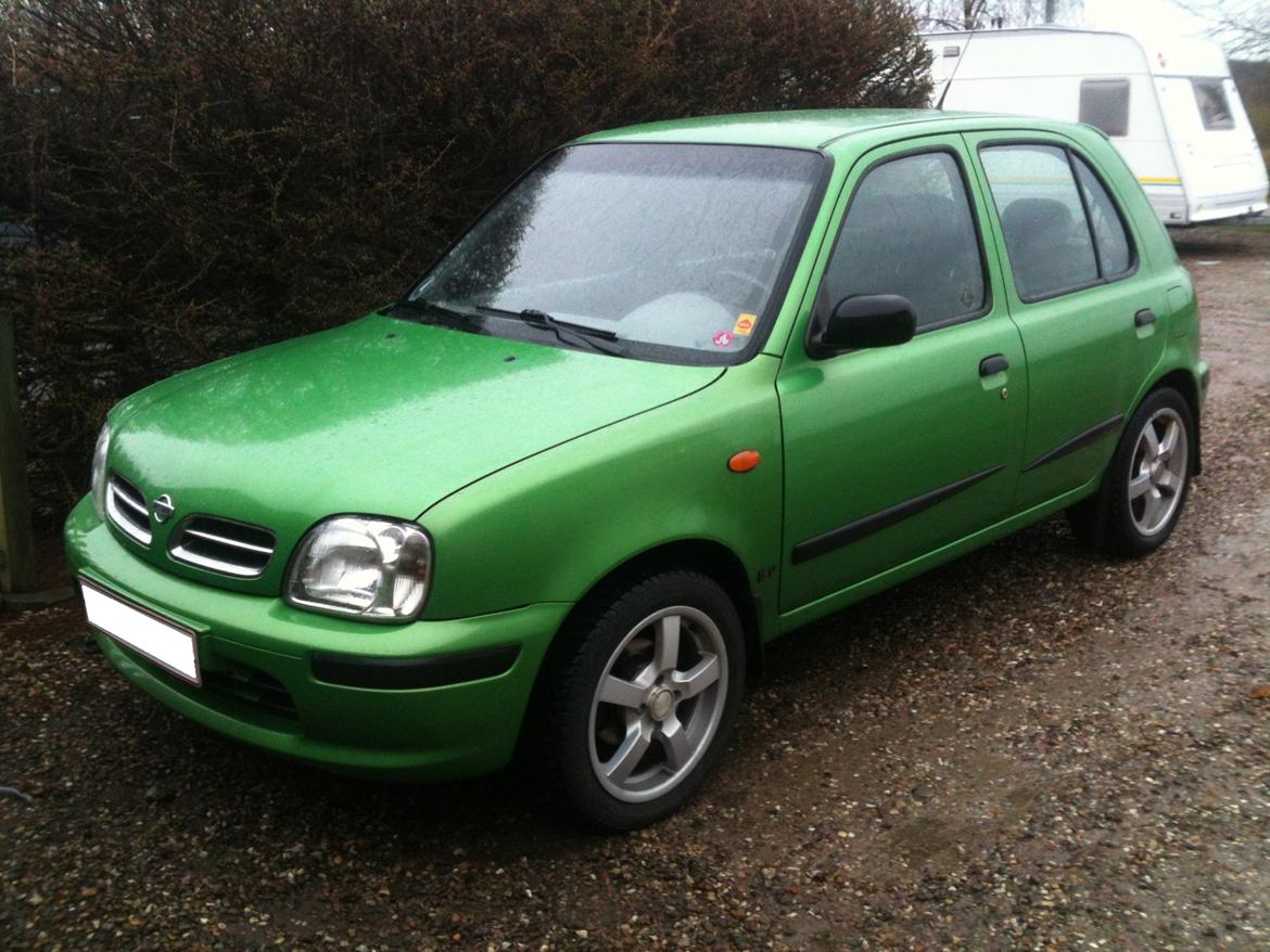 Nissan Micra GX 1.0 - Et enkelt billede med alufælge. billede 1