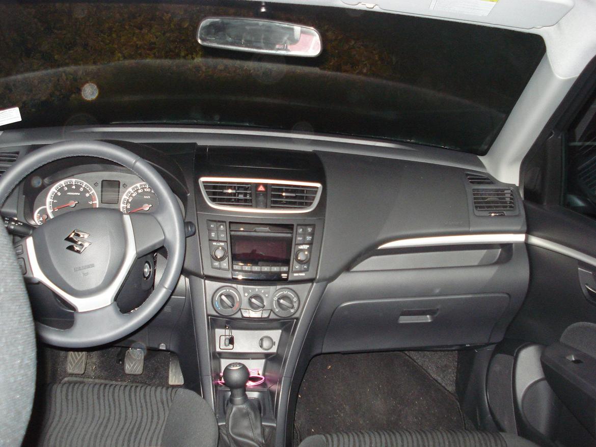 Suzuki Swift - indvendig. billede 2