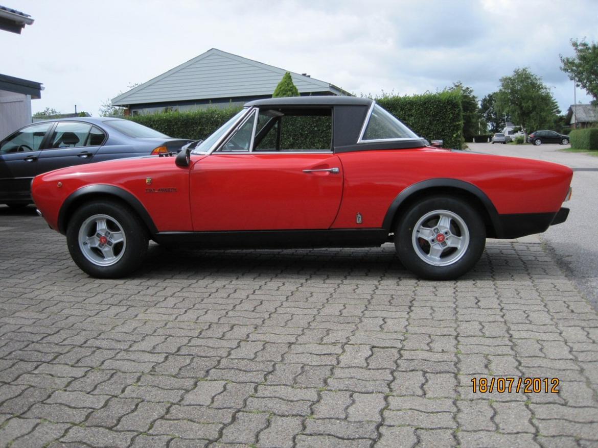 Fiat 124 Spider CS1 - Færdigmonteret bil billede 9