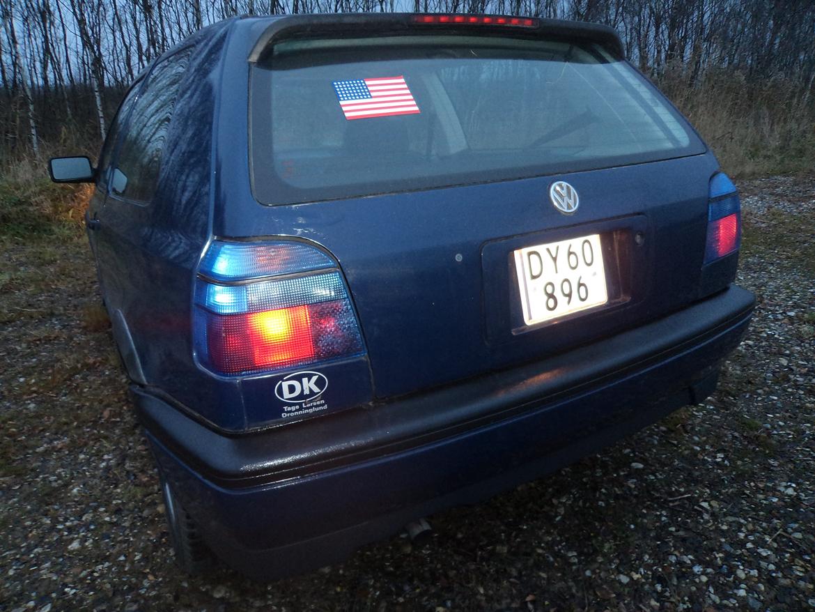 VW Golf3 1.8 automat US spec - efter billed med den indfarvet bagkofanger jeg selv har malet :) billede 7