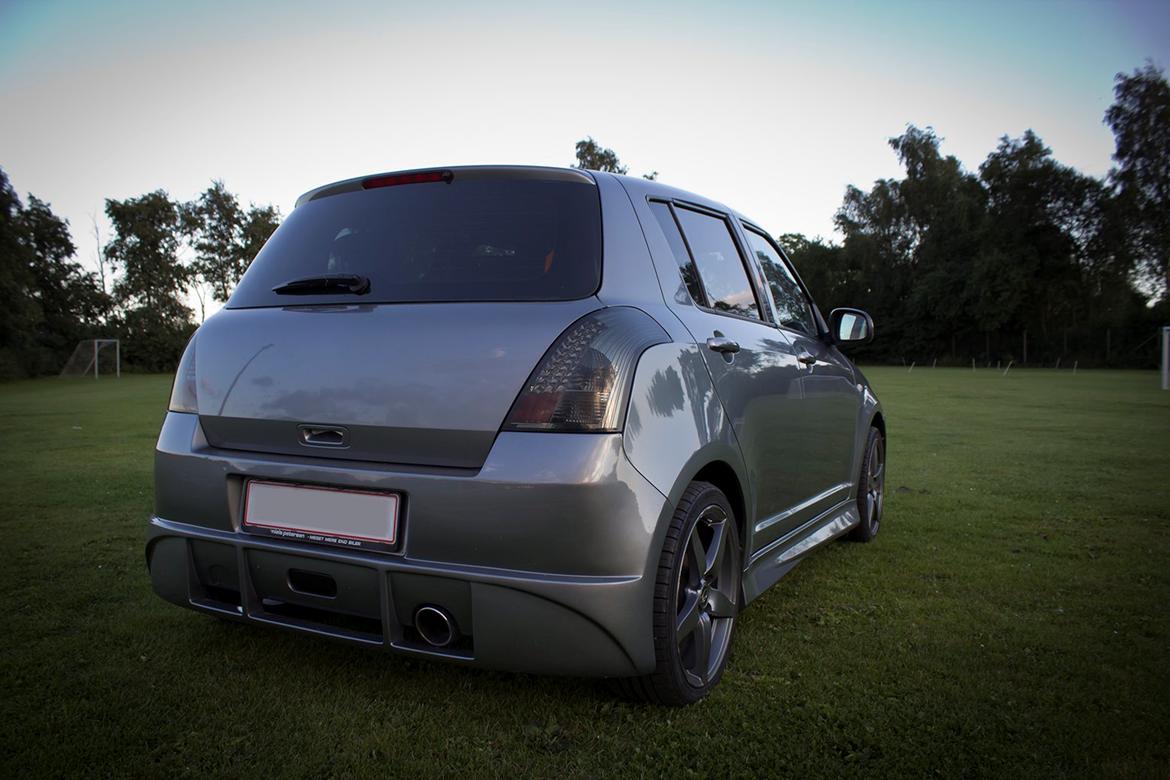 Suzuki Swift 1.5 GLS - (11.08.2012) Skørter malet, og anlæg næsten færdigt. billede 9