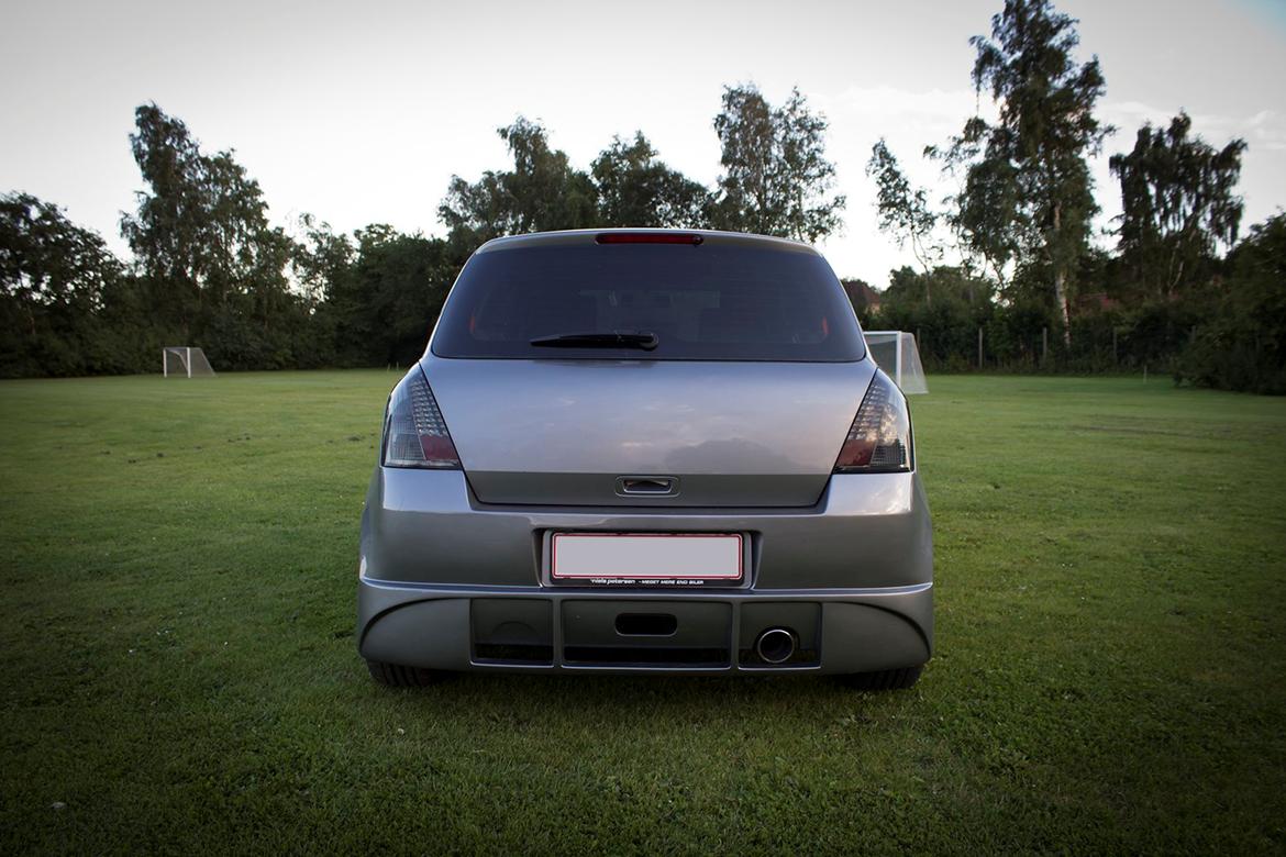 Suzuki Swift 1.5 GLS - (11.08.2012) Skørter malet, og anlæg næsten færdigt. billede 10