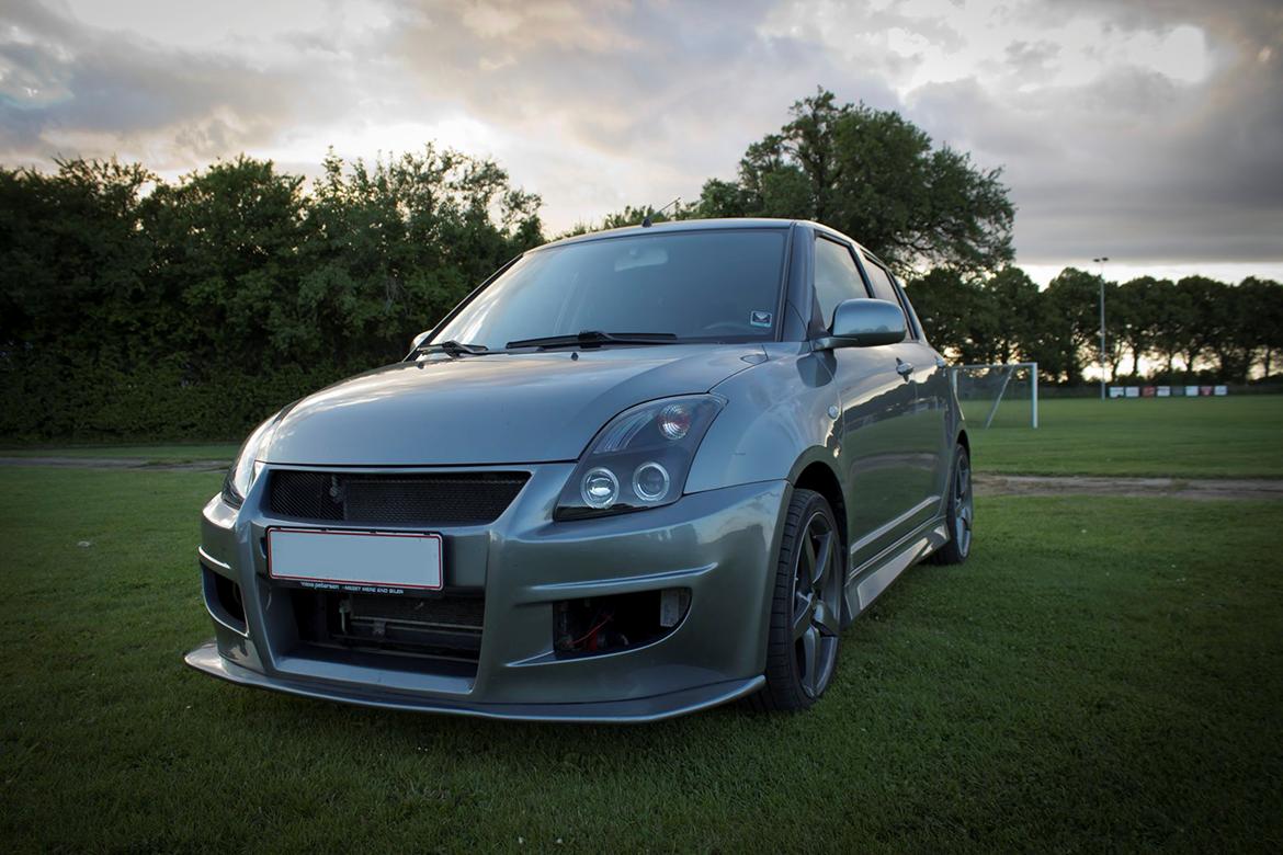 Suzuki Swift 1.5 GLS - (11.08.2012) Skørter malet, og anlæg næsten færdigt. billede 12