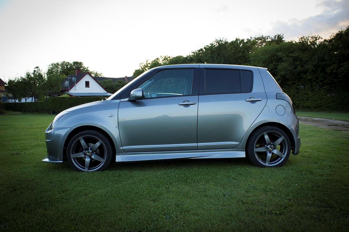 Suzuki Swift 1.5 GLS - (11.08.2012) Skørter malet, og anlæg næsten færdigt. billede 13