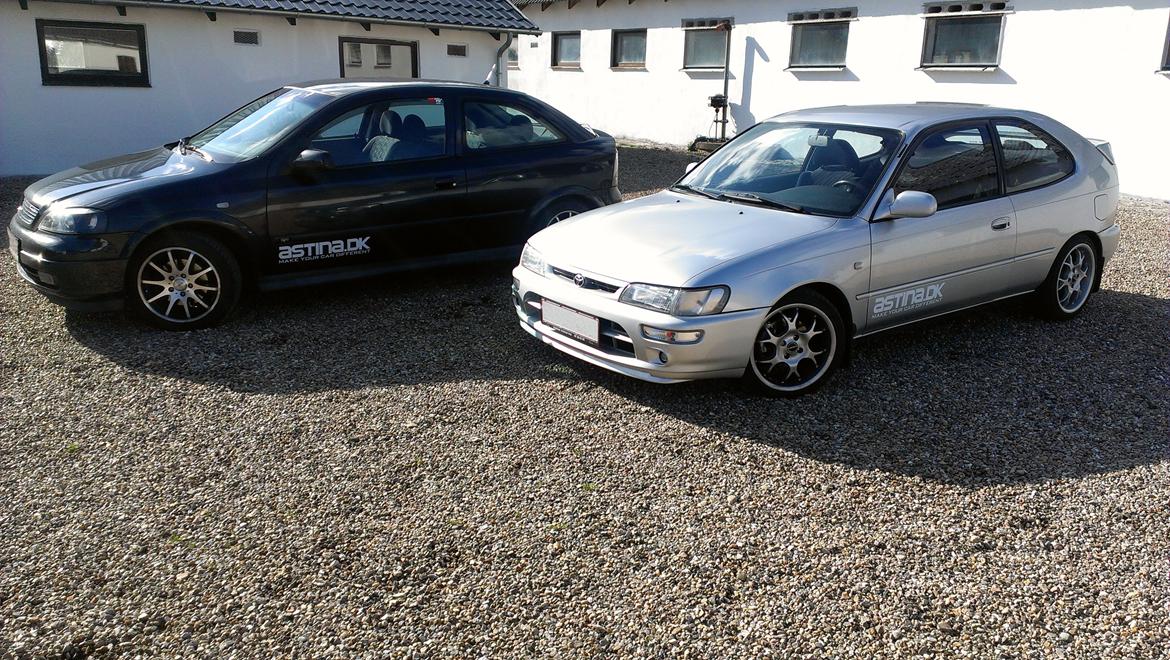 Toyota Corolla E10 1.6 Xli - Min Corolla og en kammerats Opel Astra billede 12