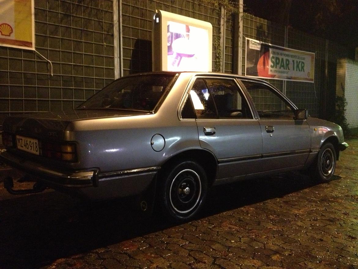 Opel Rekord 2,2I BERLINA billede 2